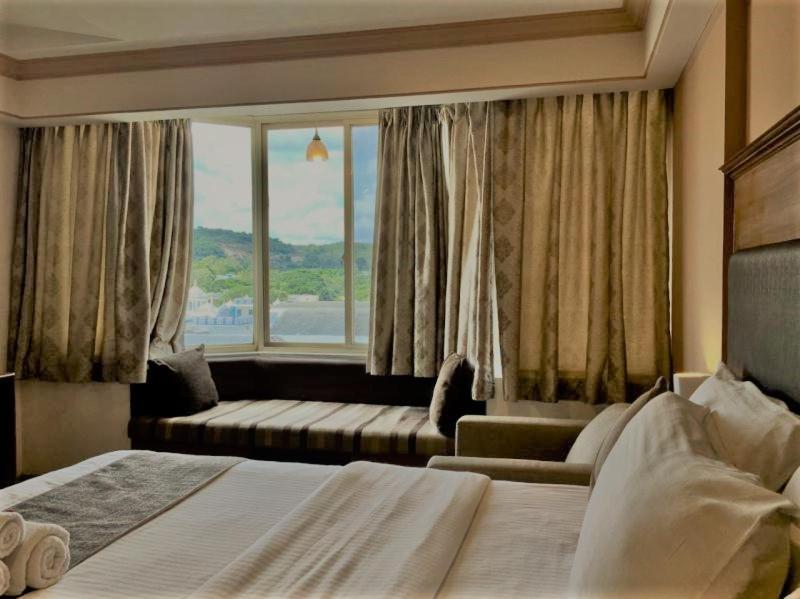 Sai Towers Hotell Puttaparthi Exteriör bild