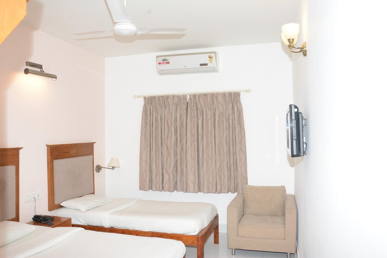 Sai Towers Hotell Puttaparthi Exteriör bild