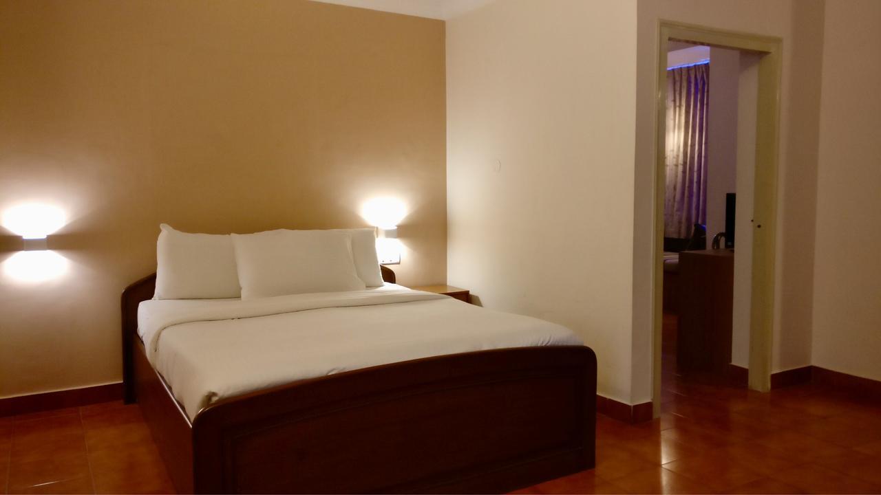 Sai Towers Hotell Puttaparthi Exteriör bild