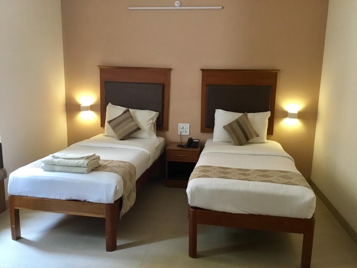 Sai Towers Hotell Puttaparthi Exteriör bild