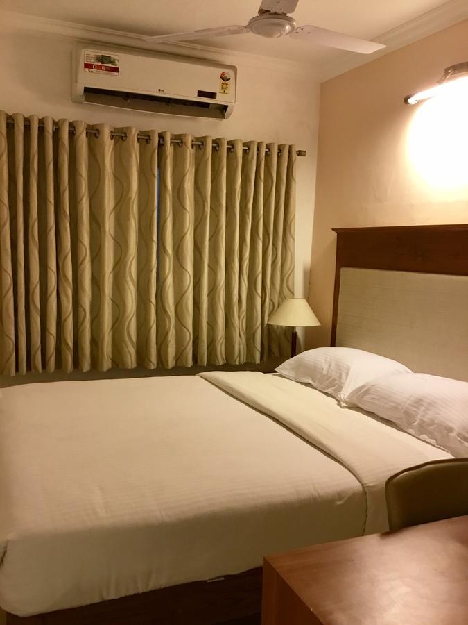 Sai Towers Hotell Puttaparthi Exteriör bild