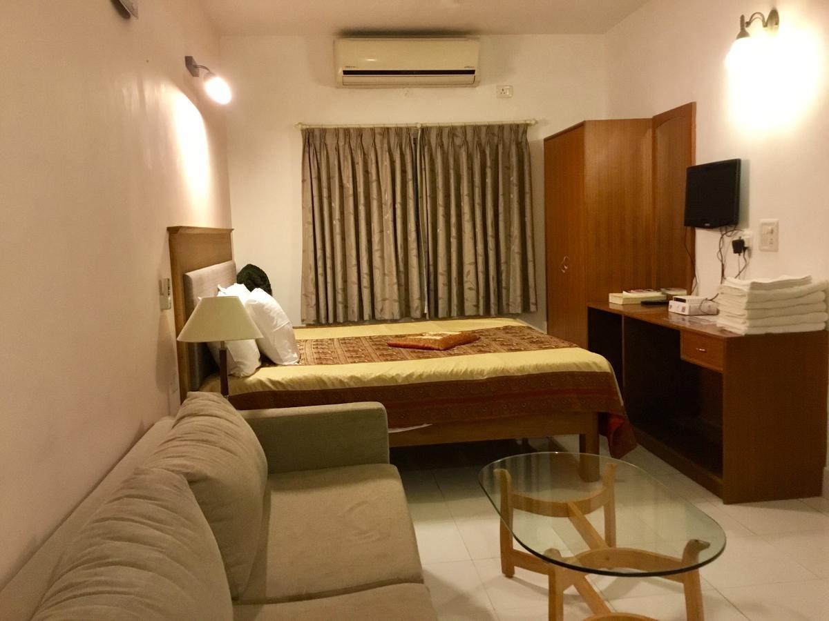 Sai Towers Hotell Puttaparthi Exteriör bild