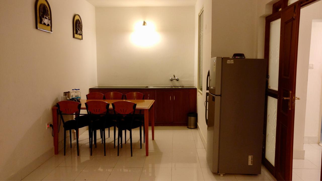 Sai Towers Hotell Puttaparthi Exteriör bild