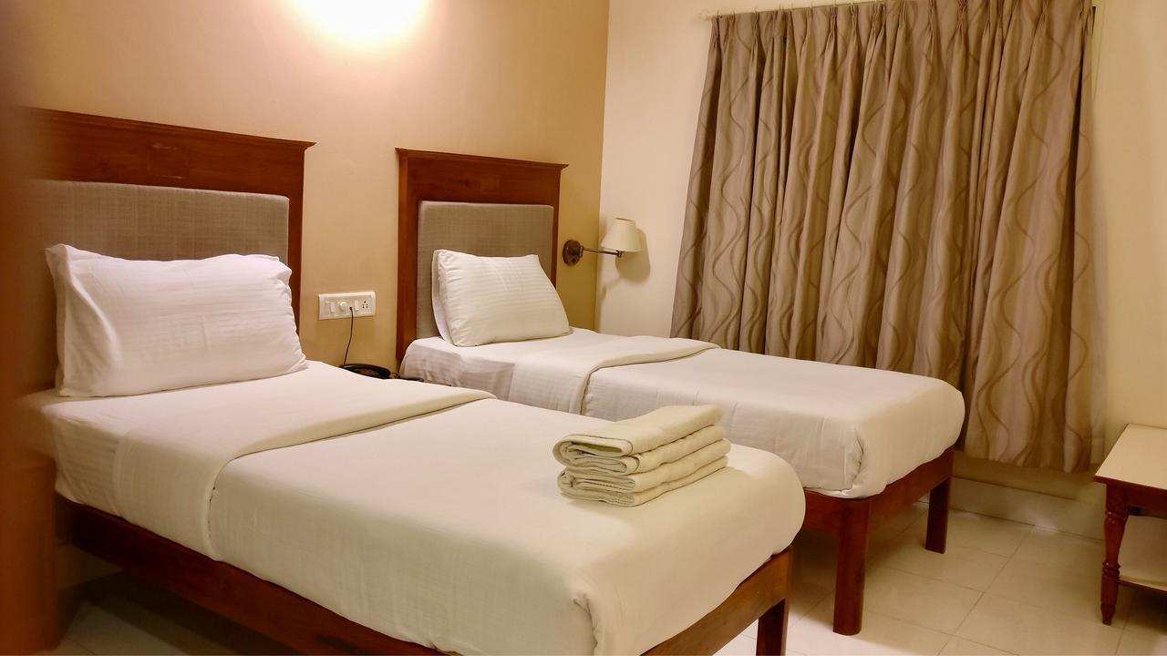 Sai Towers Hotell Puttaparthi Exteriör bild