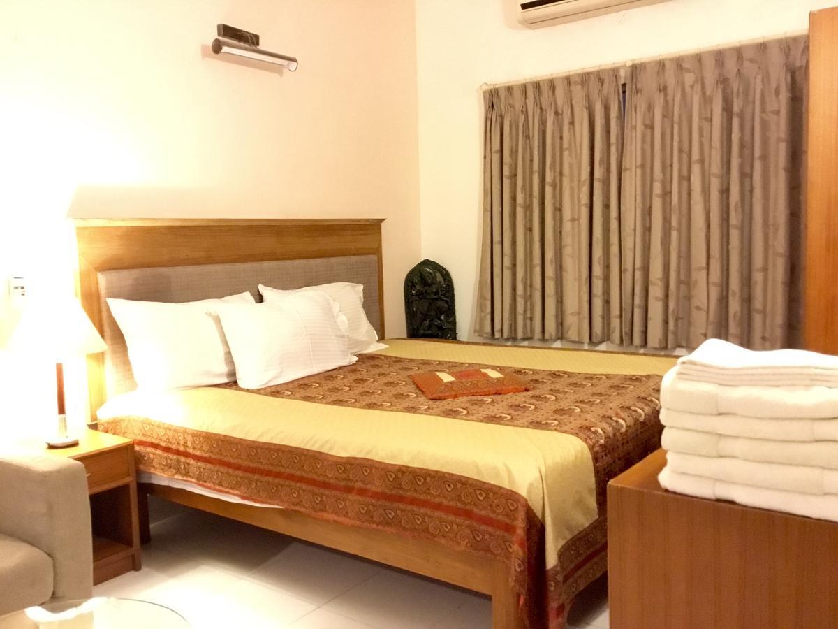 Sai Towers Hotell Puttaparthi Exteriör bild