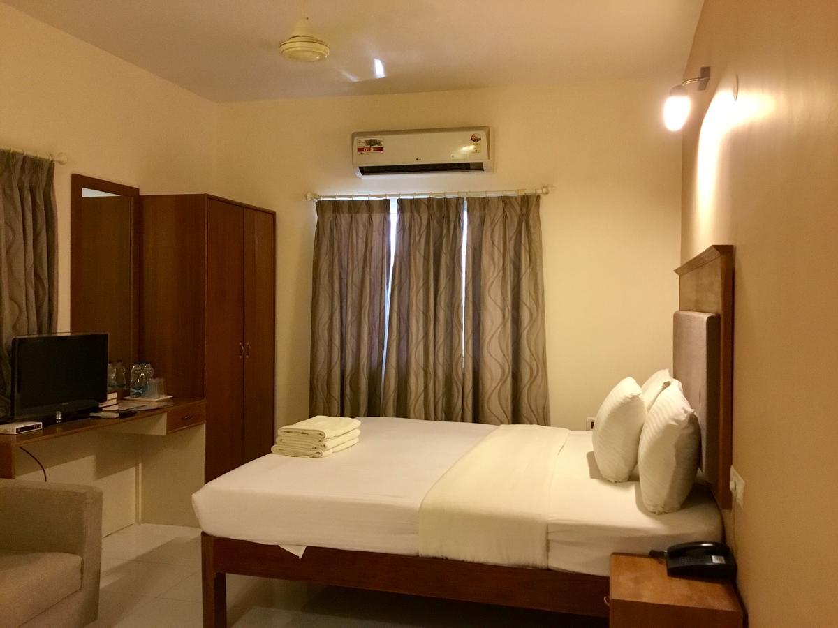 Sai Towers Hotell Puttaparthi Exteriör bild