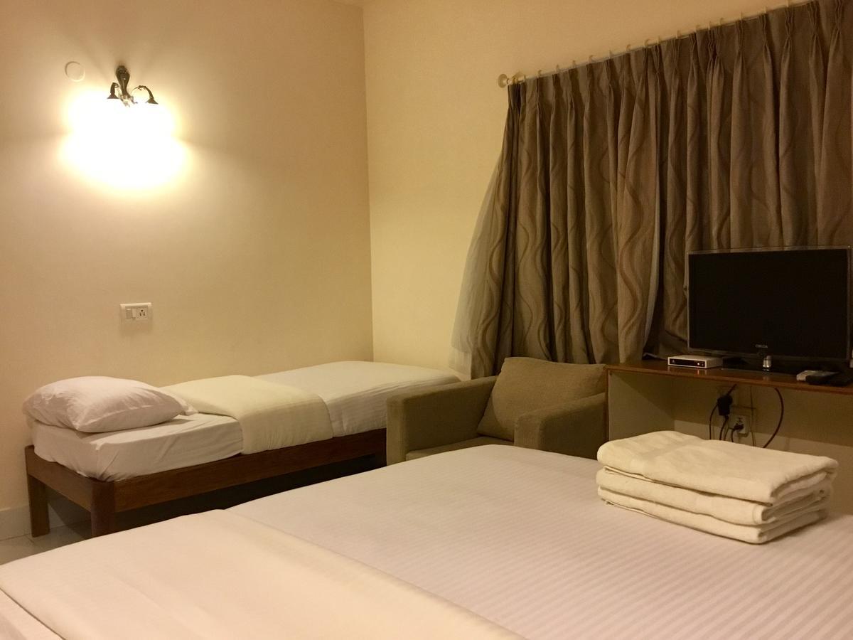 Sai Towers Hotell Puttaparthi Exteriör bild