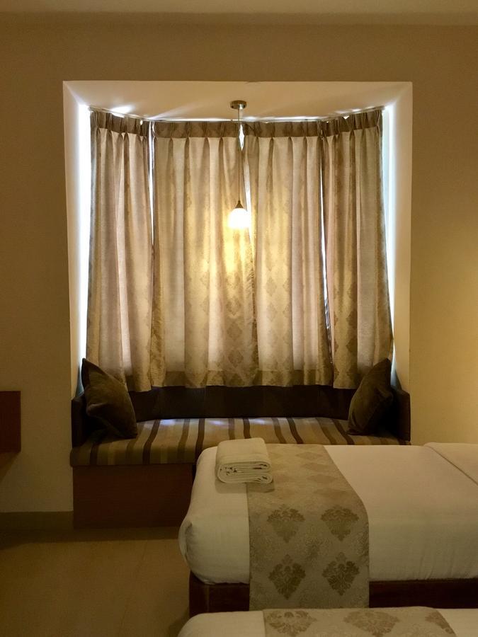 Sai Towers Hotell Puttaparthi Exteriör bild