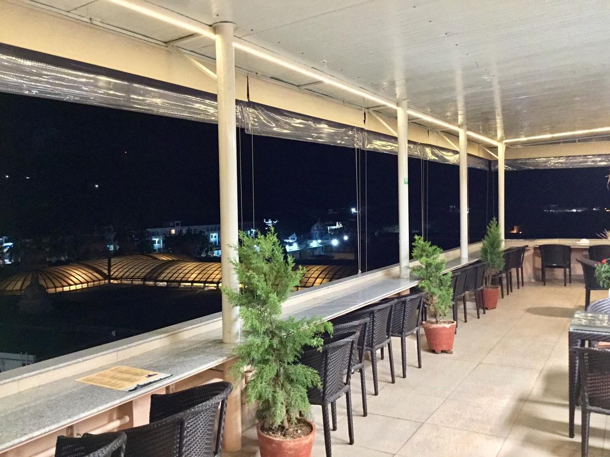 Sai Towers Hotell Puttaparthi Exteriör bild