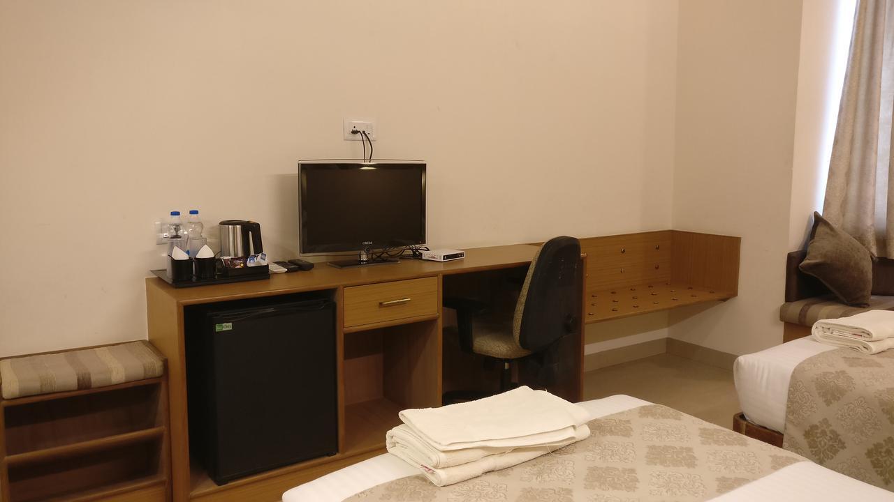 Sai Towers Hotell Puttaparthi Exteriör bild