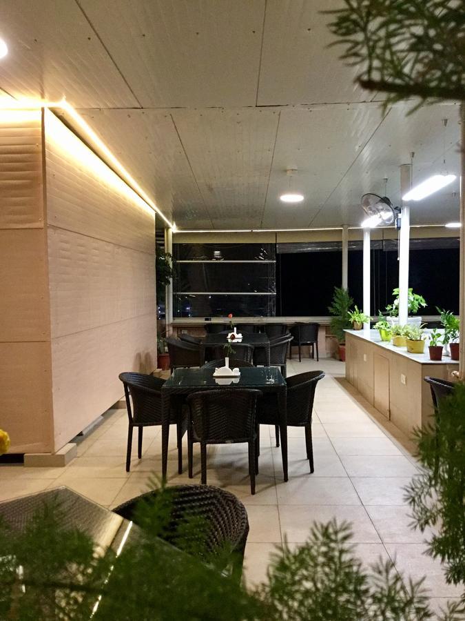Sai Towers Hotell Puttaparthi Exteriör bild