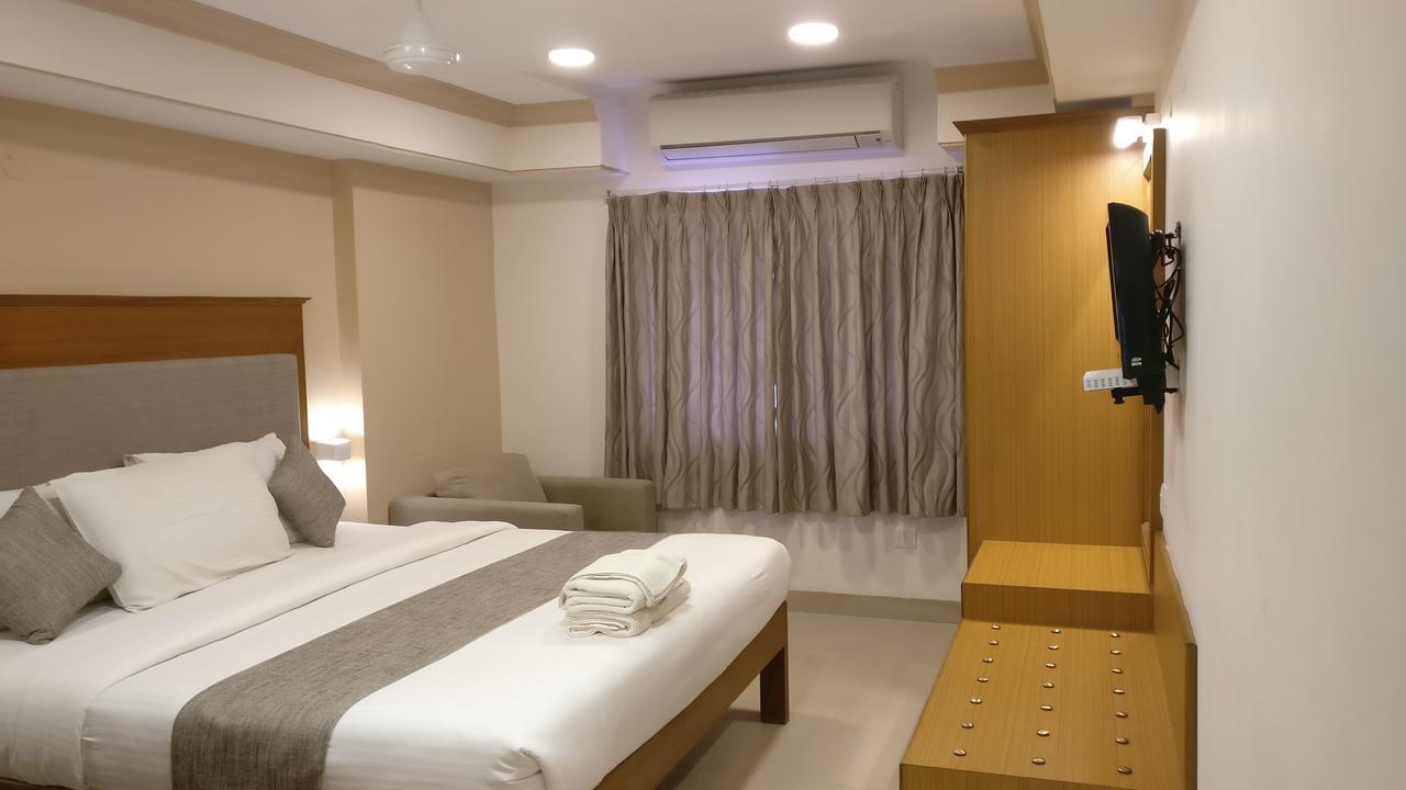 Sai Towers Hotell Puttaparthi Exteriör bild