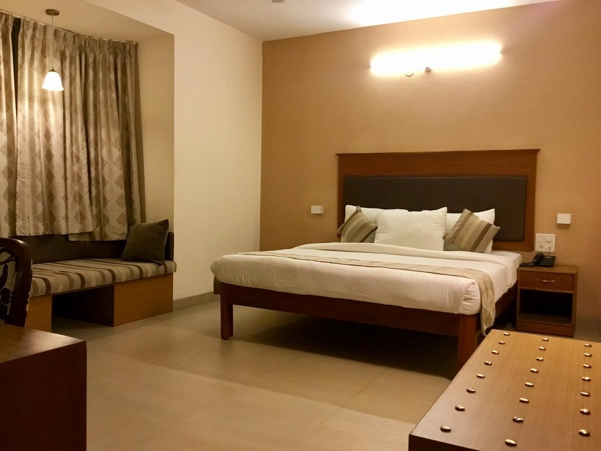 Sai Towers Hotell Puttaparthi Exteriör bild